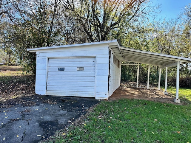 view of outbuilding featuring an outdoor structure and aphalt driveway