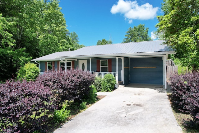 724 Sequoya Ln, Etowah, TN 37331