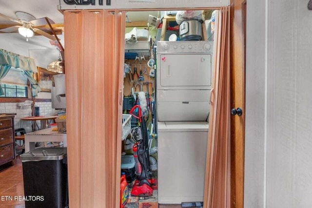 clothes washing area with ceiling fan and stacked washing maching and dryer