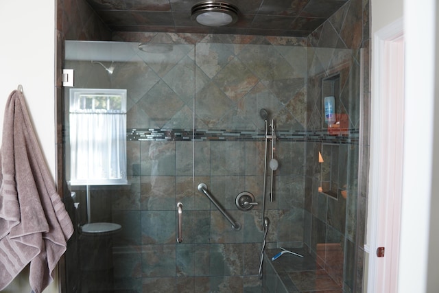 full bathroom featuring a stall shower