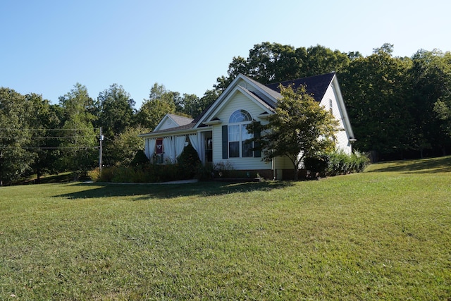 view of front of property with a front yard