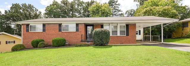 view of front of home with a front lawn and a carport