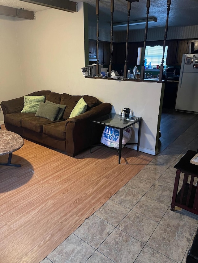 1640 Thrasher Pike, Hixson, TN 37343 - view of tiled living area