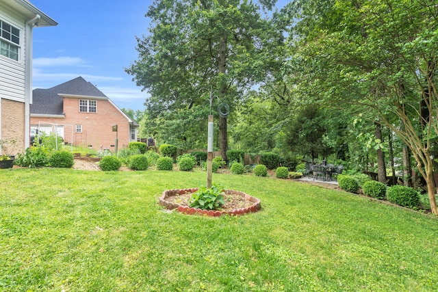 1028 Ivy Manor Ct, Hixson, TN 37343 - view of green lawn with a patio area