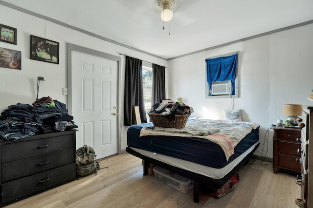 bedroom with ceiling fan, crown molding, cooling unit, and light wood-type flooring