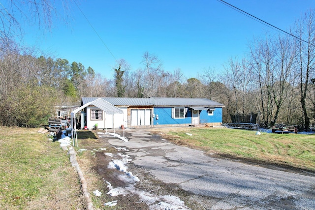 view of front of home with a trampoline and a front lawn