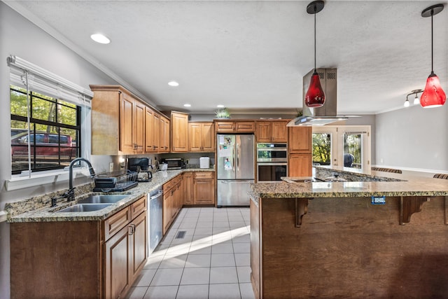 kitchen with light tile patterned floors, a sink, crown molding, appliances with stainless steel finishes, and a breakfast bar area