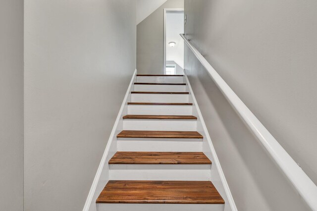1010 Bradford Pl, Cohutta, GA 30710 - view of stairway