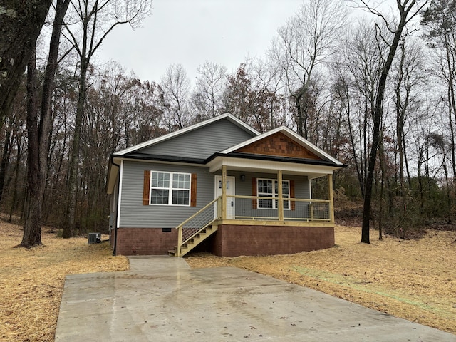 view of front facade featuring a porch and cooling unit