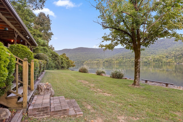 view of yard featuring a water and mountain view