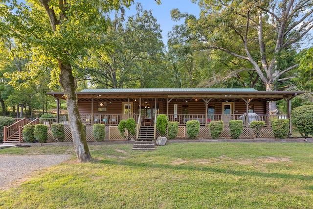 view of front of property featuring a front lawn and covered porch