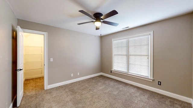 carpeted empty room featuring ceiling fan