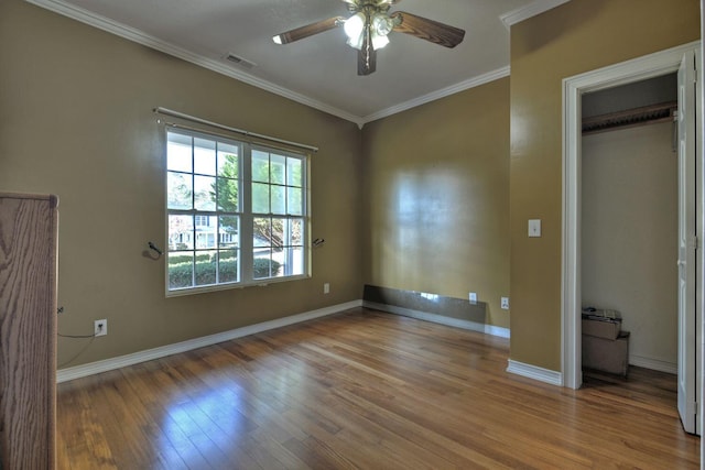 unfurnished bedroom with hardwood / wood-style floors, ceiling fan, ornamental molding, and a closet