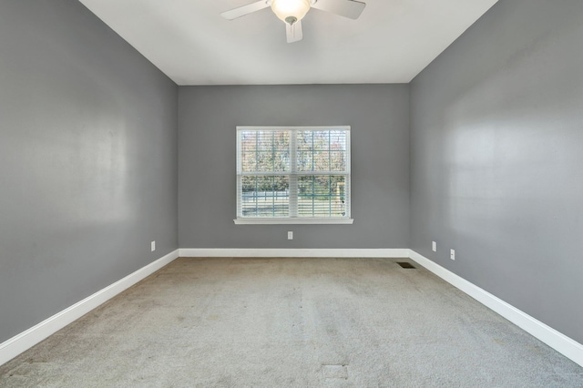 unfurnished room featuring ceiling fan and light colored carpet