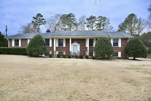 split foyer home with a front yard