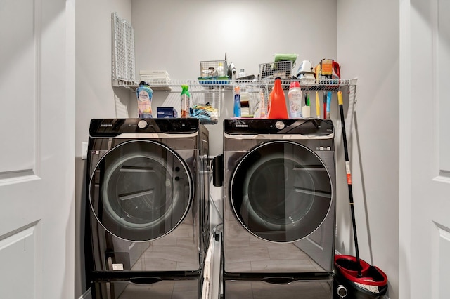 washroom featuring tile patterned flooring and independent washer and dryer