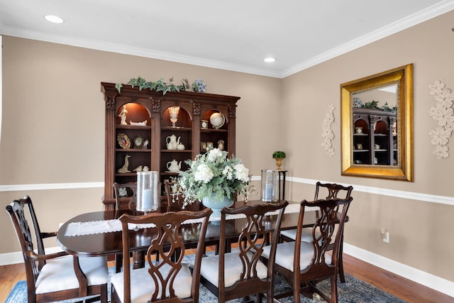 dining area featuring crown molding, recessed lighting, wood finished floors, and baseboards