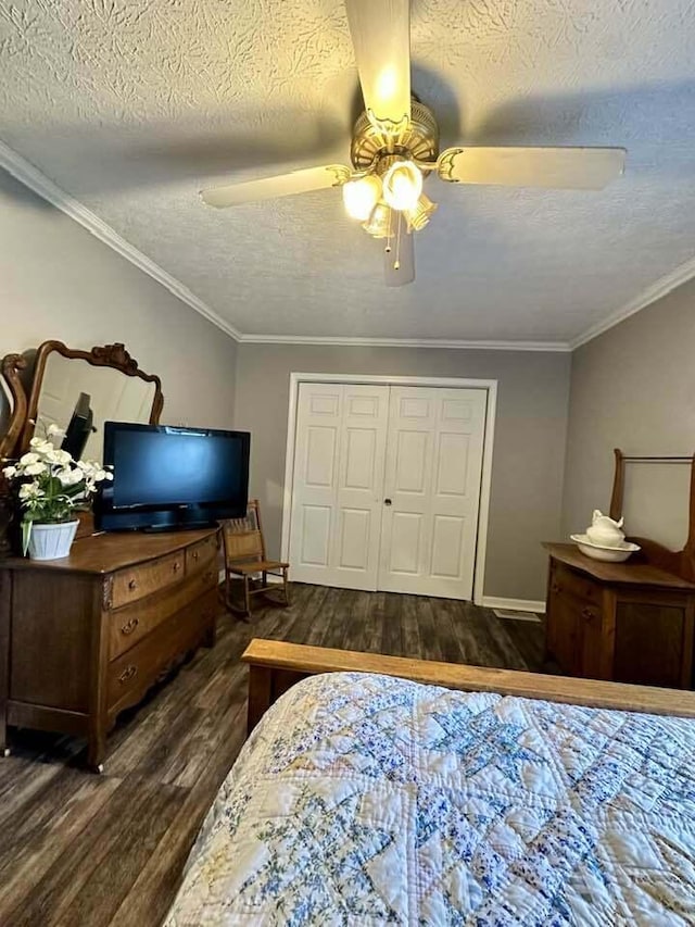 2996 Sugar Grove Valley Rd, Harriman, TN 37748 - bedroom with wood finished floors, a textured ceiling, ceiling fan, a closet, and crown molding
