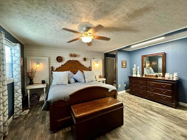 2996 Sugar Grove Valley Rd, Harriman, TN 37748 - bedroom with hardwood / wood-style floors, a textured ceiling, baseboards, and ceiling fan