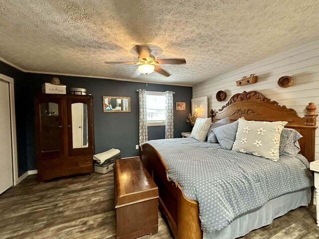2996 Sugar Grove Valley Rd, Harriman, TN 37748 - bedroom featuring a textured ceiling, wood finished floors, and ceiling fan