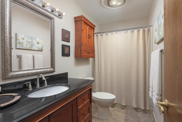 full bath with vanity, toilet, and a shower with curtain