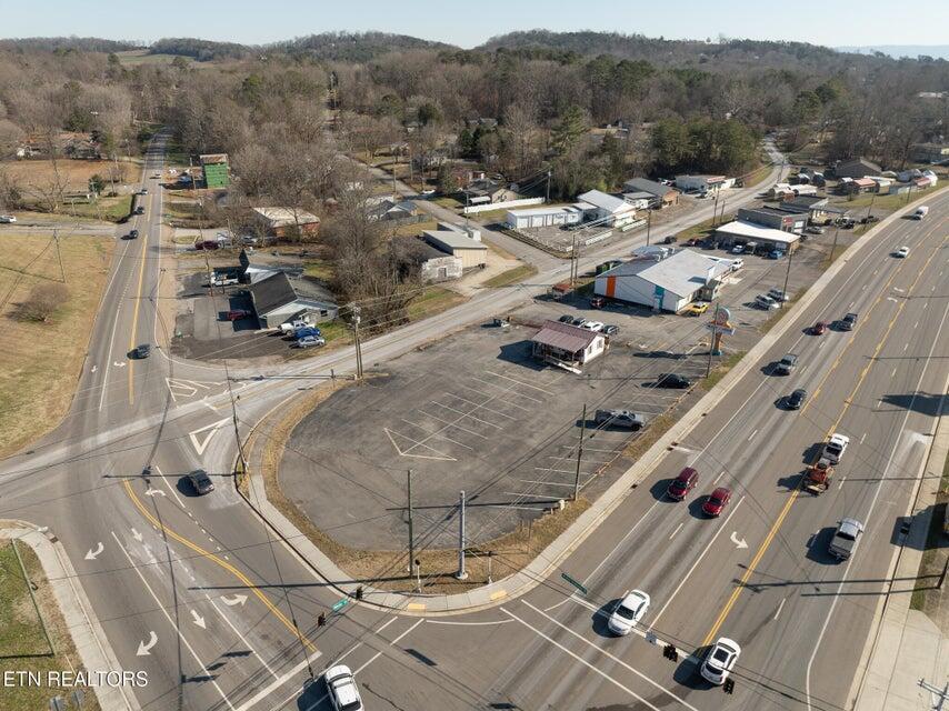 709 S White St, Athens, TN 37303