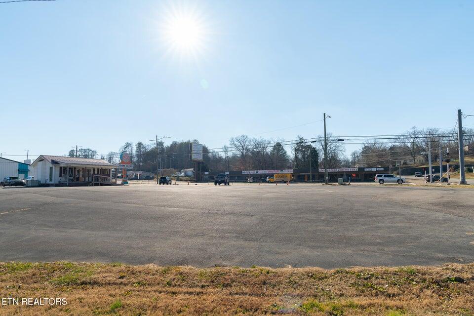709 S White St, Athens, TN 37303