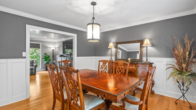 dining space featuring light hardwood / wood-style floors and ornamental molding