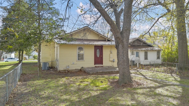 bungalow-style house with cooling unit and a front yard