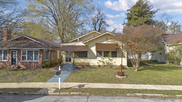 bungalow featuring a front yard