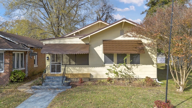 view of front of house with a front yard