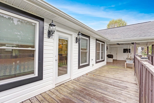 deck with ceiling fan