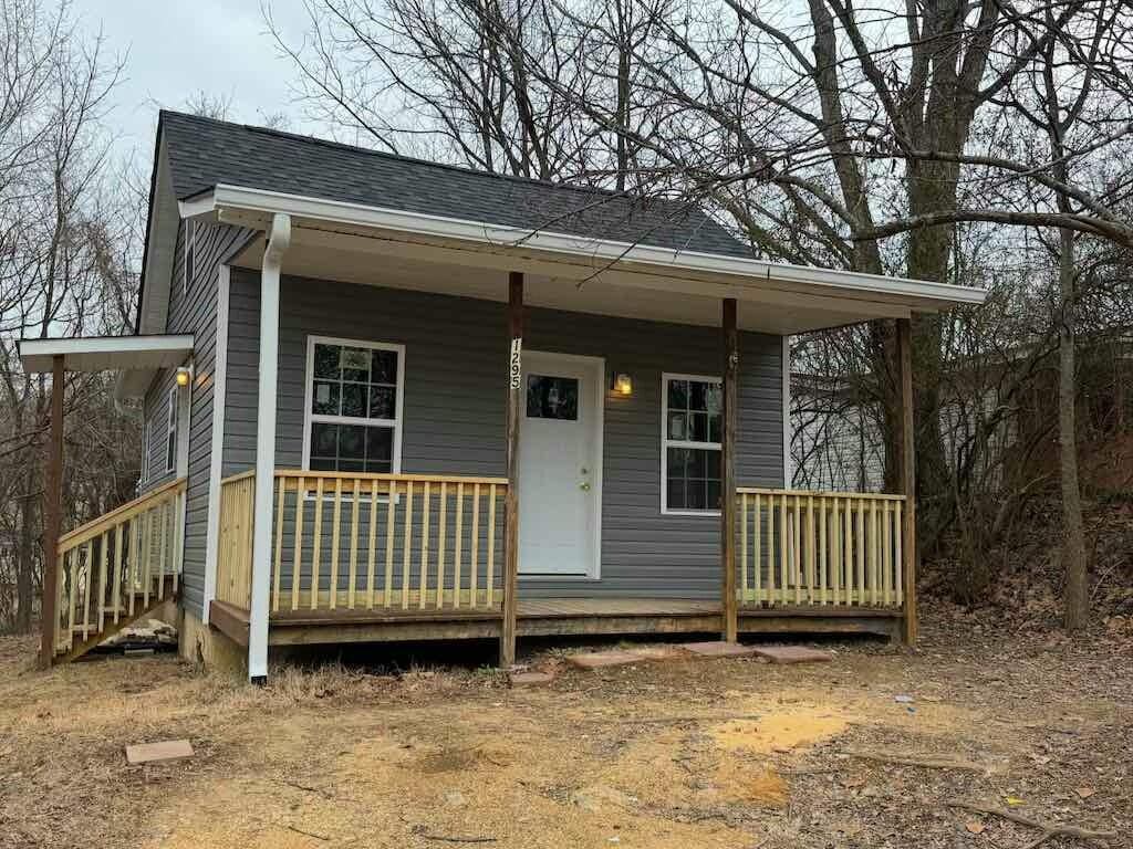 view of front facade featuring covered porch