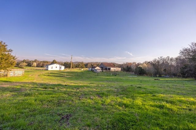 view of yard featuring a rural view