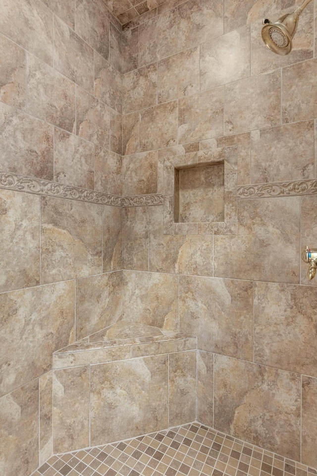 room details featuring tiled shower