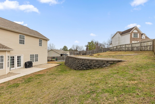 view of yard featuring a patio area