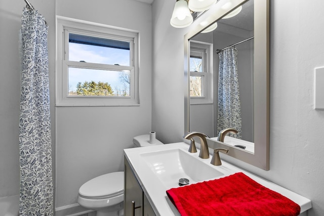 bathroom featuring a shower with curtain, vanity, and toilet