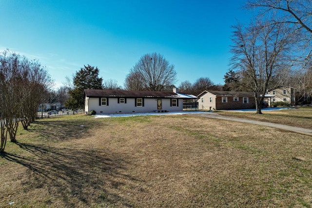 ranch-style home featuring a front lawn