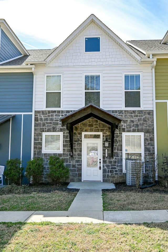 view of front facade with stone siding