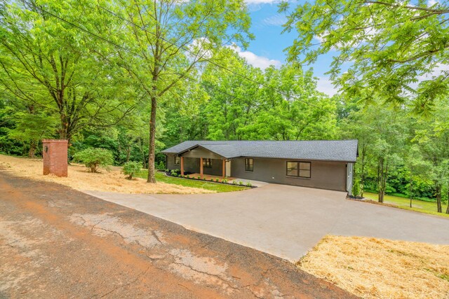 826 Long Mill Rd, Athens, TN 37303 - view of front of home featuring concrete driveway and a porch
