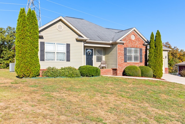 view of front facade featuring a front lawn