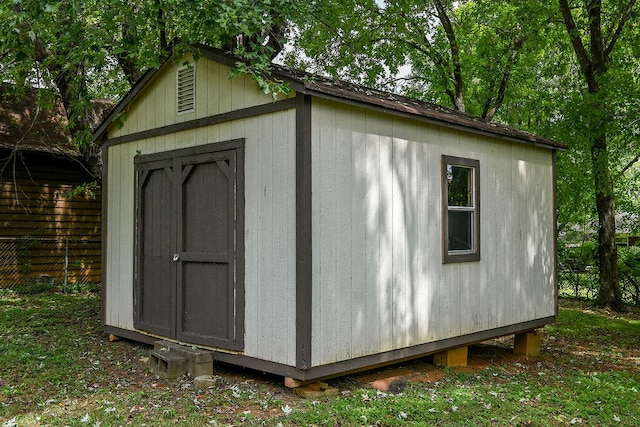 view of outbuilding