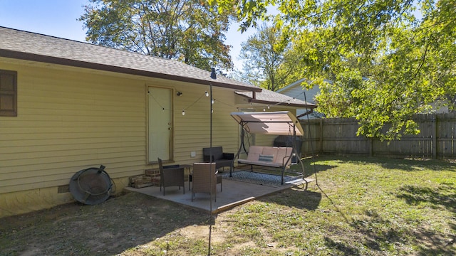 view of yard featuring a patio