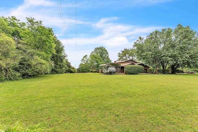 view of yard with a detached carport