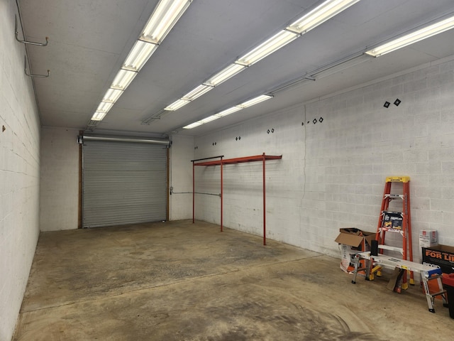 garage featuring concrete block wall