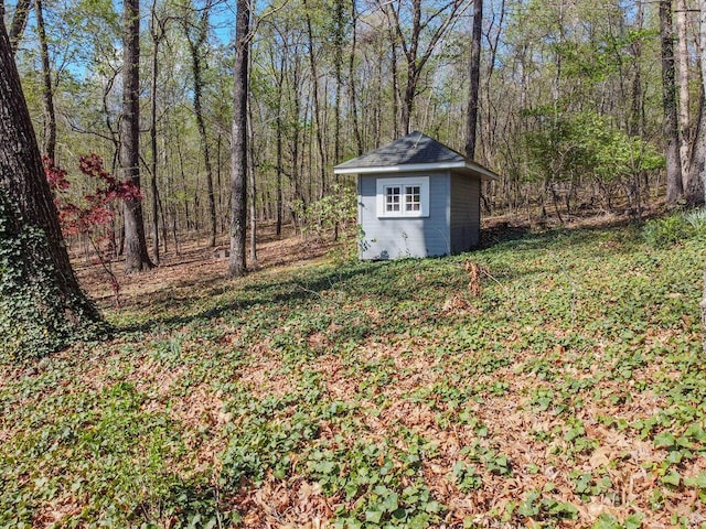 624 Pinecrest Dr, Athens, TN 37303 - view of yard with an outbuilding, a forest view, and a storage shed
