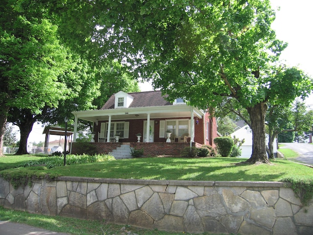 view of front facade with a porch and a front yard