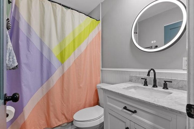 bathroom with vanity, toilet, and curtained shower