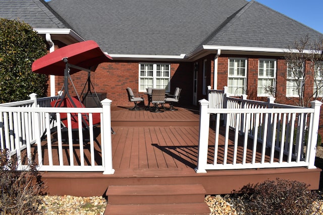 deck with outdoor dining space