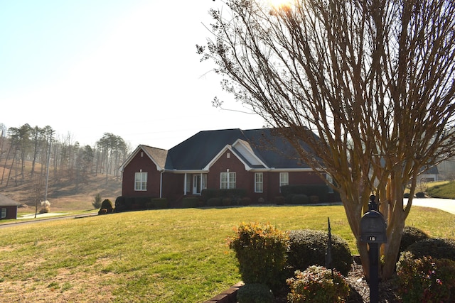 ranch-style house featuring a front lawn